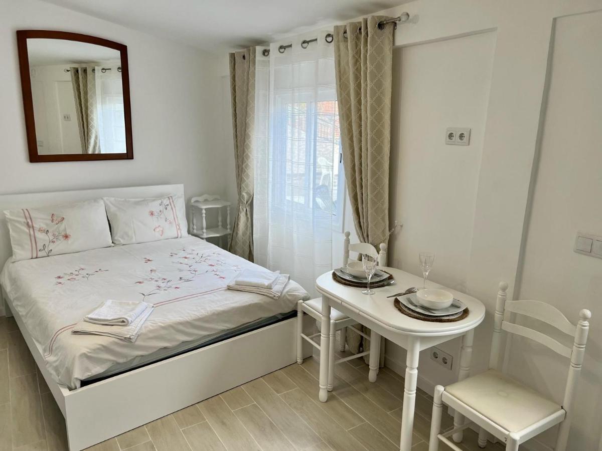 Modern Minimalist Studio With Essential Comfort Funchal  Bagian luar foto